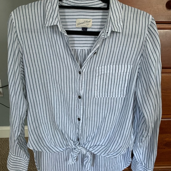 Universal Thread Linen Button Down - Picture 2 of 3